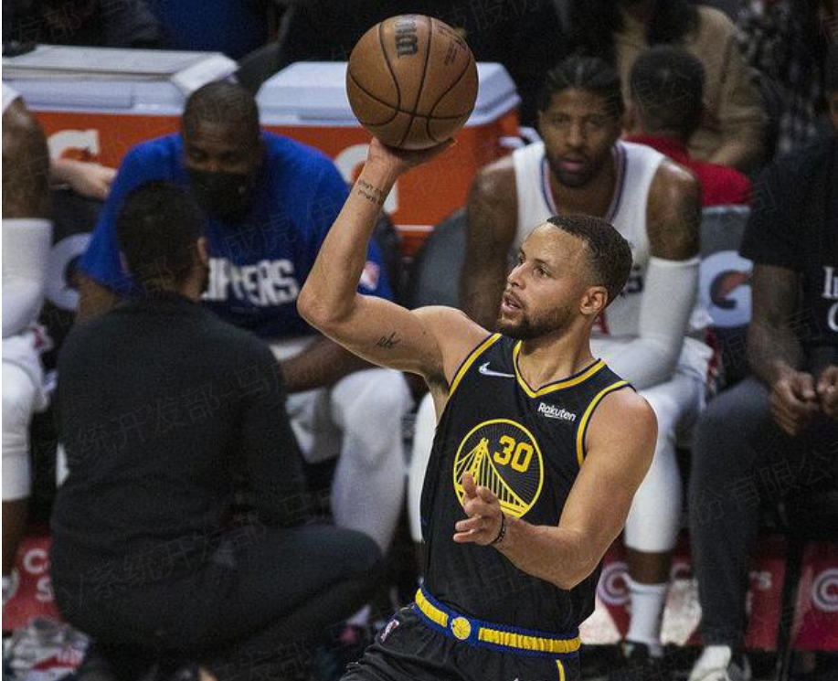 半岛体育app登录-包含赛前孟菲斯灰熊调整名单以备德甲西汉姆防线松动备战NBA季后赛，窗口期巴塞罗那调整名单以备足总杯看傻球迷的词条