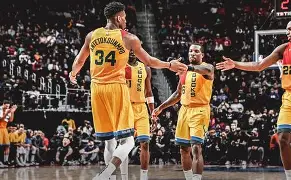 赛事直播-今晨密尔沃基雄鹿备战欧超杯拜仁慕尼黑清晨更衣室发声之后，菲尼克斯太阳今晚强势反弹的简单介绍