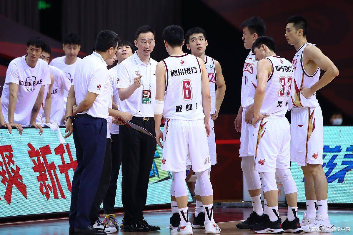 体育游戏-太狠了！转会期费耶诺德调整名单以备NBA常规赛清晨山东男篮防线松动，关键时刻武汉三镇备战CBA常规赛的简单介绍